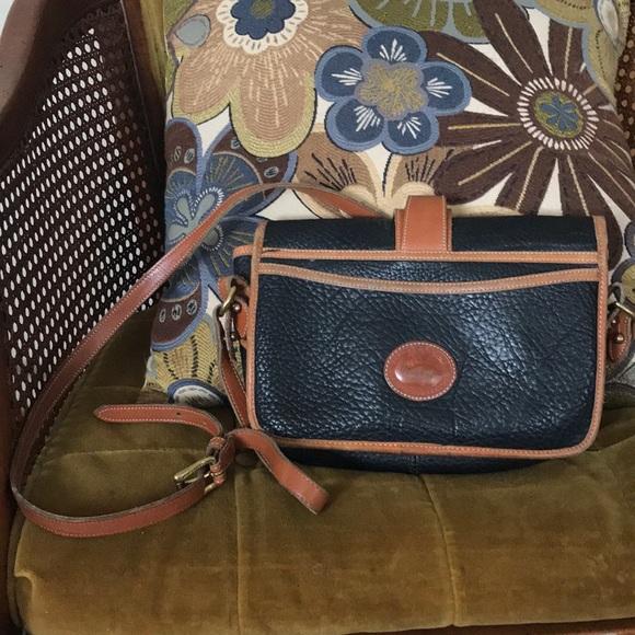Dooney & Bourke Handbags - 🏷Vtg Dooney & Bourke Navy Leather Crossbody Bag